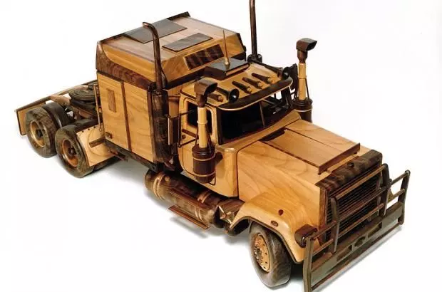 Modèles de maquettes de camions en bois