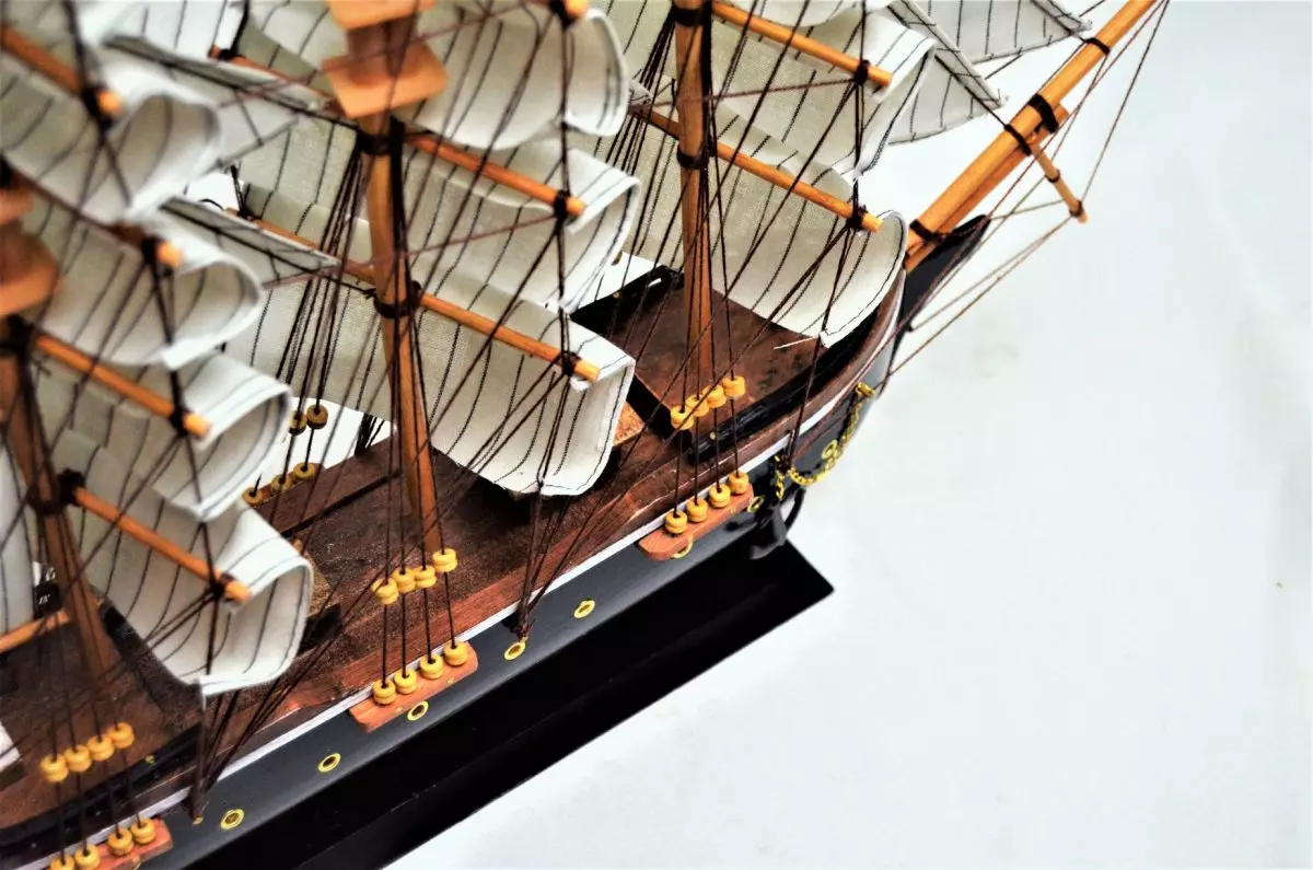 Maquette de voilier en bois
