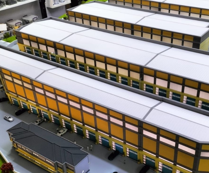 La Maquette de Poubelle de Recyclage Intelligente conçue par ARI Model est une réplique ultra-détaillée et fonctionnelle de la technologie avancée de gestion des déchets. Elle inclut un tri automatique des déchets, un suivi des bacs via RFID, une ana