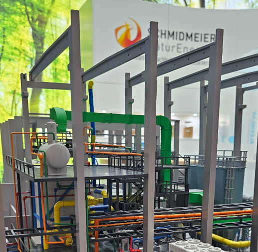 La Maquette de Bâtiment Auto-Rafraîchissant, soigneusement conçue par ARI Model, est une représentation détaillée et interactive illustrant comment les stratégies de refroidissement passif, les matériaux innovants et l’optimisation des flux d’air con