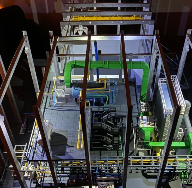 La Maquette d’Avion Alimenté par les Déchets, méticuleusement conçue par ARI Model, offre une vision détaillée et interactive du potentiel de l’aviation durable. Avec des systèmes de conversion des déchets en énergie, des moteurs à carburants alterna