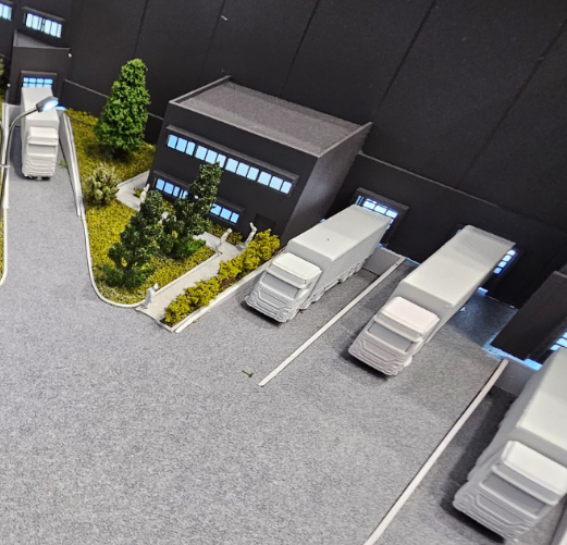 Une maquette architecturale réaliste et minutieusement conçue par ARI Model, représentant un système éducatif sur l’énergie durable. Cet outil d’apprentissage interactif comprend des panneaux solaires, des éoliennes, des centrales hydroélectriques et