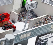 Une maquette d’urbanisme méticuleusement conçue par ARI Model, démontrant l’alliance parfaite entre le savoir-faire artisanal et la technologie moderne. Cette représentation détaillée d’un projet urbain met en avant les infrastructures de transport, 
