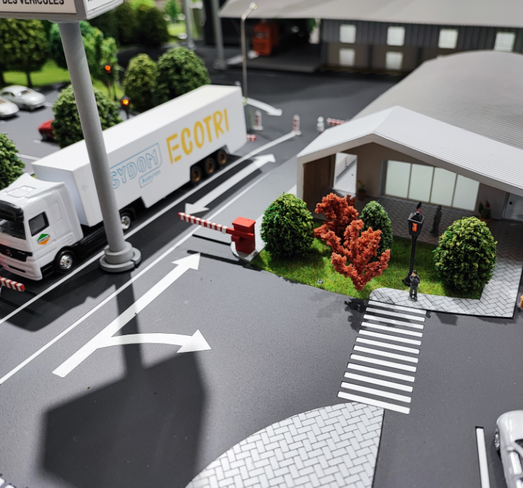 Une maquette de présentation haute précision réalisée par ARI Maquette, représentant un projet architectural avec des textures détaillées, des aménagements paysagers et des éléments structurels précis. Cette maquette sur mesure est utilisée pour les 