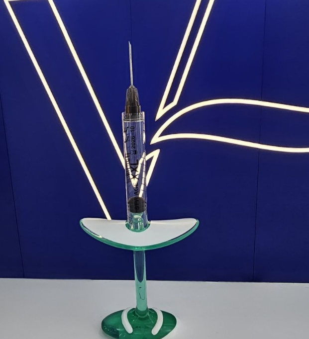 Une maquette d’exposition sur mesure réalisée par ARI Maquette pour une entreprise exposant au Congrès Mondial IMCAS, représentant un bâtiment médical contemporain. Conçue avec des lignes épurées, des textures réalistes et des proportions exactes, ce