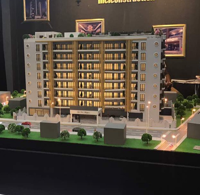 Une maquette architecturale de haute précision conçue par ARI Maquette pour Immo Messe Schweiz. Ce modèle inclut des textures en haute définition, des détails structurels précis, des systèmes d’éclairage et d’animation en option, ainsi qu’un aménagem