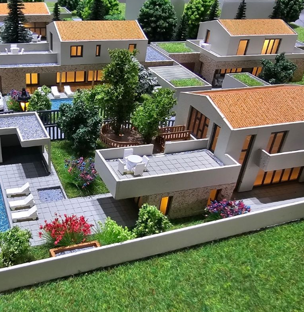 Maquettes physiques personnalisées par ARI Maquette pour l’Immo’Forum Marseille, incluant projets résidentiels, complexes mixtes, plans de régénération urbaine, projets de villes intelligentes et infrastructures durables. Avec éclairage LED, fonction