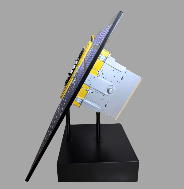 Maquettes détaillées éclairées et animées par ARI Maquette pour la Security Essen, représentant des systèmes de sécurité, infrastructures de surveillance, centres de gestion des urgences et technologies de défense avancées. Grâce à des effets lumineu