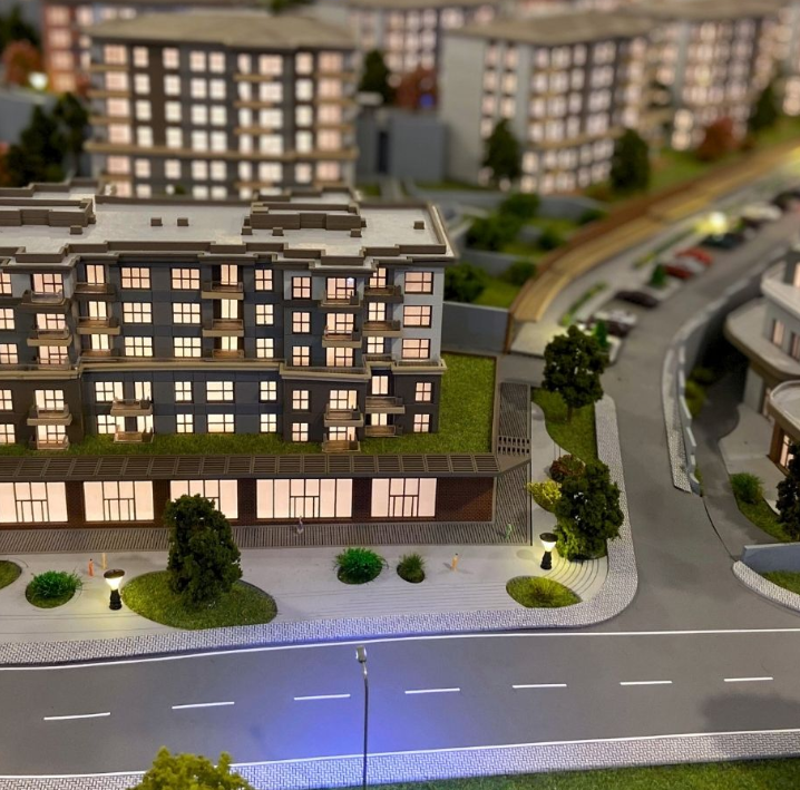 Une maquette architecturale éclairée et animée conçue par ARI Maquette pour le Salon des Vacances à Bruxelles. Elle combine un éclairage réaliste, des animations dynamiques et un savoir-faire artisanal pour mettre en valeur hôtels, complexes touristi