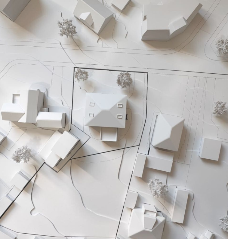 Une maquette architecturale méticuleusement conçue par ARI Maquette pour l’exposition Future of Tourism. Cette maquette sur mesure met en avant les infrastructures touristiques du futur, les complexes hôteliers durables, les systèmes d’énergie renouv