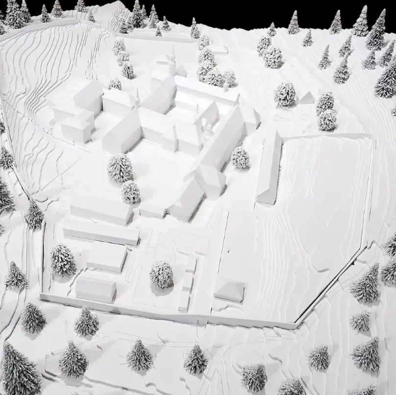 Une maquette éducative sur mesure conçue par ARI Maquette pour le salon Didacta. Cette maquette illustre des environnements d’apprentissage numériques, des salles de classe intelligentes et des systèmes pédagogiques innovants, intégrant éclairage, an