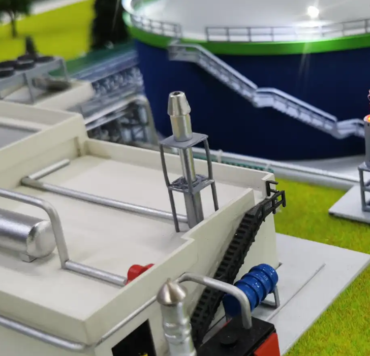 Une maquette animée et éclairée conçue par ARI Maquette pour le salon Swissdidac. Le modèle met en valeur des campus éducatifs intelligents, des centres de formation technologiques et des espaces d’apprentissage interactifs. Équipée de systèmes d’écl
