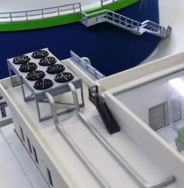 Une maquette animée et éclairée réalisée par ARI Maquette pour Interpädagogica, illustrant des infrastructures éducatives modernes, des environnements d’apprentissage intelligents et des centres de formation numérique. Dotée de systèmes lumineux inté