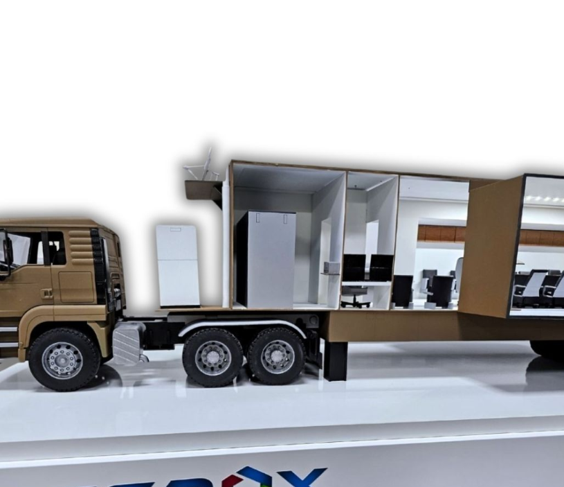 Une maquette architecturale sur mesure réalisée par ARI Maquette, spécialement conçue pour le salon SETT, intégrant une précision pédagogique, des effets lumineux interactifs et des matériaux écologiques. Cette maquette illustre l’avenir des espaces 