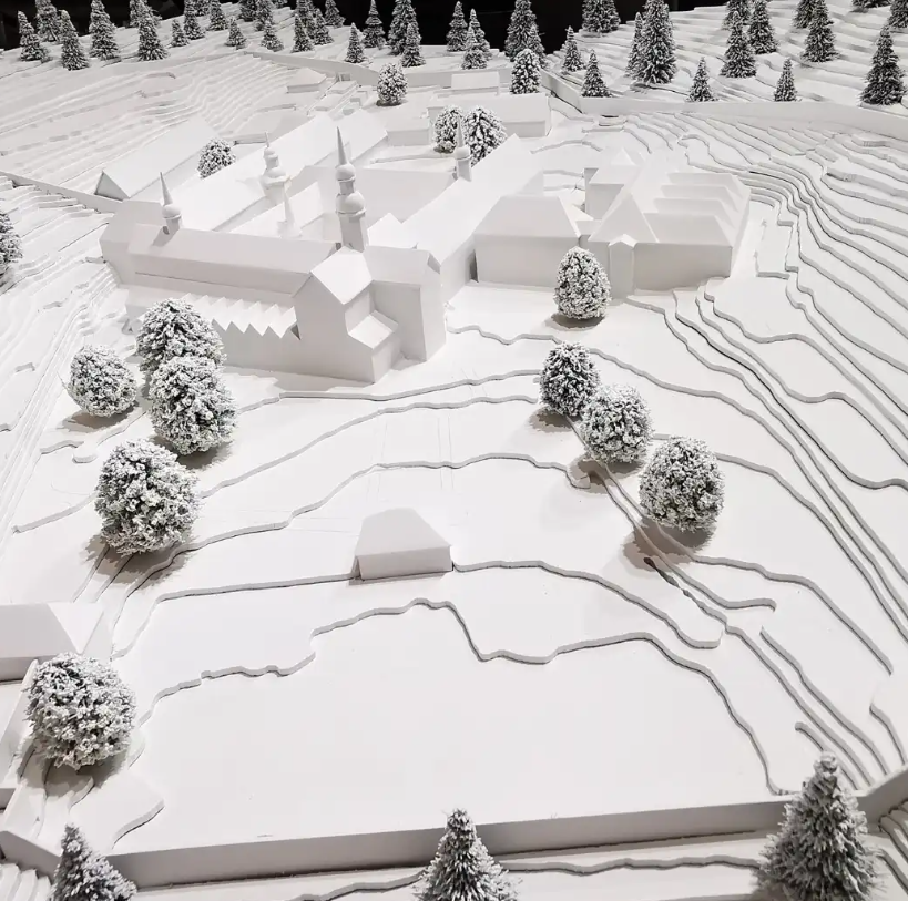 Une maquette architecturale sur mesure conçue par ARI Maquette pour EdTech Austria. Chaque création reflète 20 ans d’expérience dans la transformation de l’architecture éducative en présentations immersives et de haute qualité, symbolisant la créativ