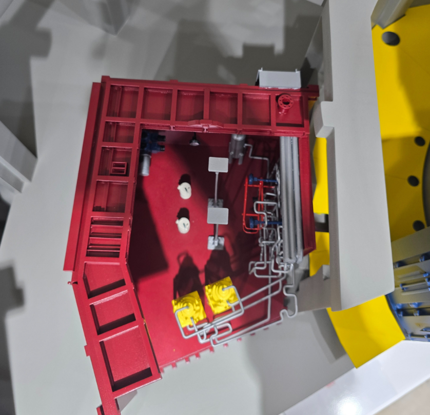 Une maquette architecturale exclusive créée pour LogiMAT par ARI Maquette. Avec plus de deux décennies d’expertise, ARI Maquette transforme des concepts liés à la logistique, à l’automatisation et à la gestion des processus en maquettes à l’échelle c
