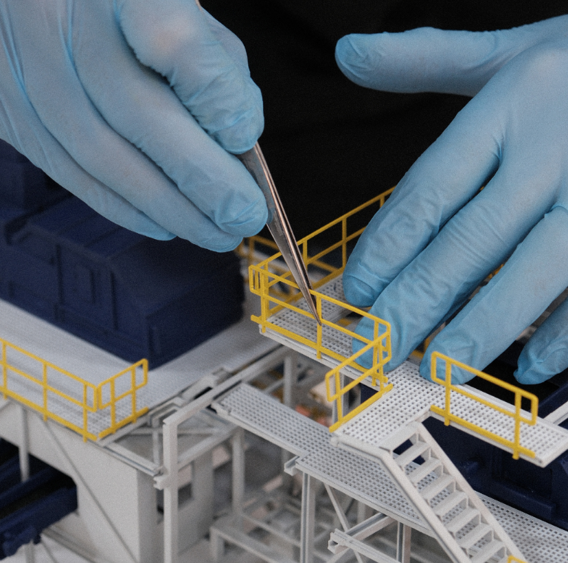 Une maquette architecturale sur mesure réalisée par ARI Maquette pour Air Cargo Europe, alliant effets lumineux, animations et savoir-faire artisanal d’exception. Avec plus de 20 ans d’expérience, ARI Maquette conçoit des maquettes d’exposition préci