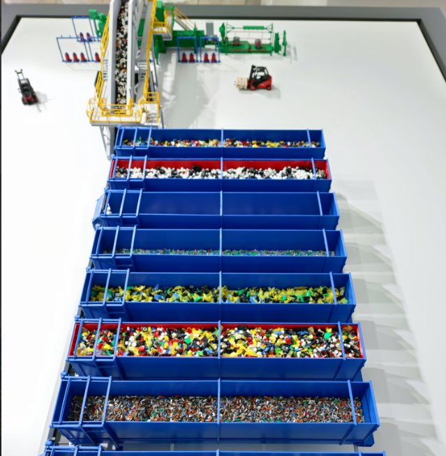 Une maquette architecturale personnalisée, éclairée et animée, conçue par ARI Maquette pour le Supply Chain Event, intégrant des systèmes d’éclairage avancés, des mécanismes animés et un savoir-faire architectural afin d’illustrer l’innovation dans l