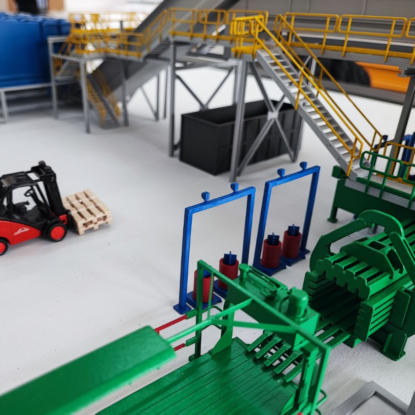 Une maquette architecturale d’exposition sur mesure créée par ARI Maquette pour le Supply Chain Event, combinant éclairage, animation et précision architecturale. ARI Maquette associe savoir-faire technique et artisanat artistique afin de donner vie 