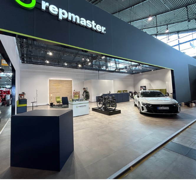 Une maquette de transport éclairée et animée, conçue sur mesure par ARI Maquette, intégrant une illumination avancée, des détails précis, du mouvement et une narration architecturale, afin de représenter le transport intelligent à la Smart Transport 