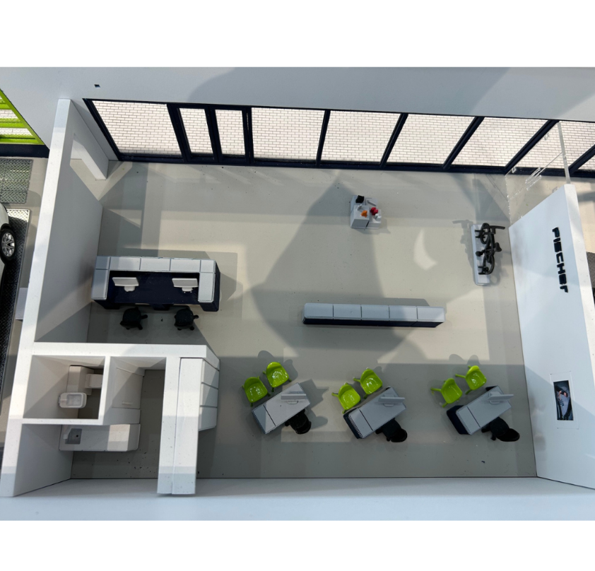 Une maquette logistique personnalisée, créée par ARI Maquette, avec des détails précis, une exactitude spatiale, une organisation optimisée et une représentation fonctionnelle. Conçue pour les innovateurs du Future Logistics Summit, cette maquette dé