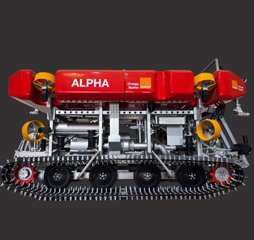 Une maquette entièrement illuminée et animée de la logistique de la chaîne du froid, réalisée par ARI Maquette, présentant des systèmes de stockage sous température contrôlée, des véhicules réfrigérés, des zones de refroidissement multiples, une surv